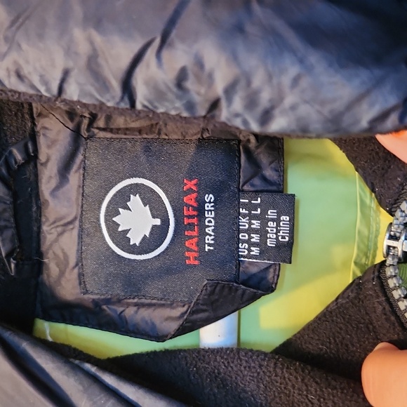 Halifax warm comfy puffy winter jacket with zipper - Picture 2 of 2